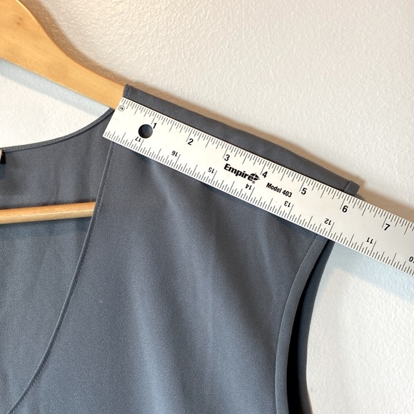 J Crew Cap-sleeve Shirttail Blouse Women’s 12 Gray Basic Lightweight Semi Sheer - Picture 12 of 13